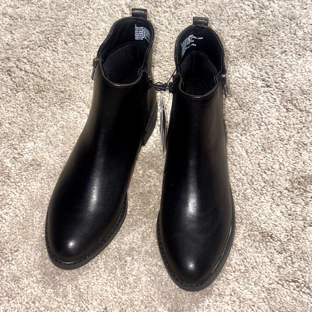 Universal Thread Black zippered Ankle Boots vegan leather